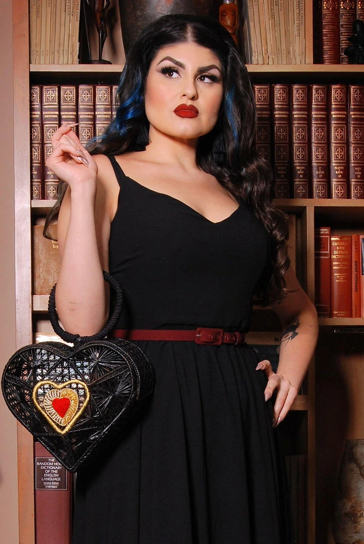 Sagrado Corazon Raffia Purse In Black | Evelyn Ariza 3 Sagrado Corazon Raffia Purse In Black | Evelyn Ariza