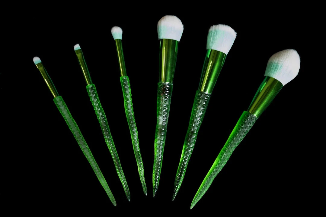 What's New, Pussycat? Cthulhu Tentacle Handle Professional Makeup Brushes | Vampyre Cosmetics 4 What's New, Pussycat? Cthulhu Tentacle Handle Professional Makeup Brushes | Vampyre Cosmetics
