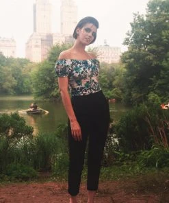 What's New, Pussycat? Classic Peasant Top In Blue Floral Cotton Sateen | Pinup Couture 8 What's New, Pussycat? Classic Peasant Top In Blue Floral Cotton Sateen | Pinup Couture