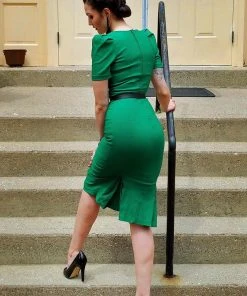 Final Sale - Eliza Wiggle Dress In Kelly Green Stretch Bengaline | Deadly Dames 17 Final Sale - Eliza Wiggle Dress In Kelly Green Stretch Bengaline | Deadly Dames
