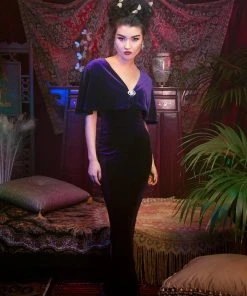 Laura Byrnes Design Shop All In-Stock Items By Size OYS Final Sale - Laura Byrnes California Gilda Cape In Purple Velvet